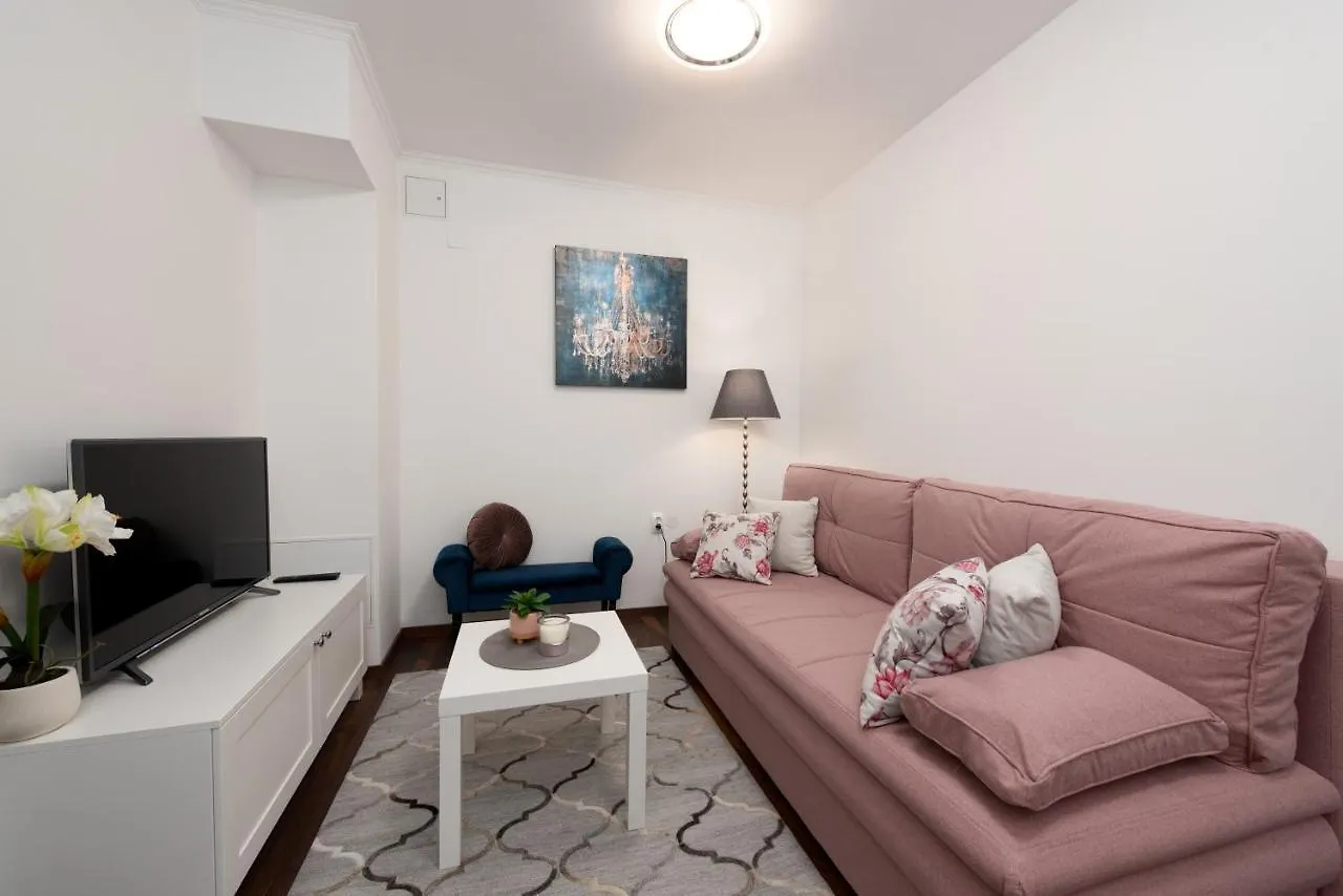 Apartment Leona 카스타브 0*,